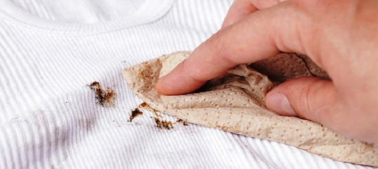 Cómo quitar manchas de óxido de la ropa